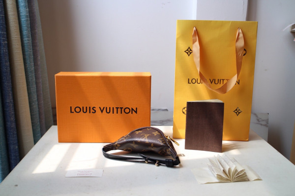 l**is V*t*n wrist bag