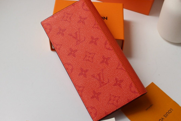 l**is V*t*n brazza wallet