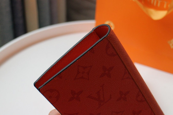 l**is V*t*n brazza wallet
