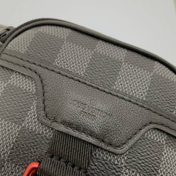 l**is V*t*n utility messenger bag