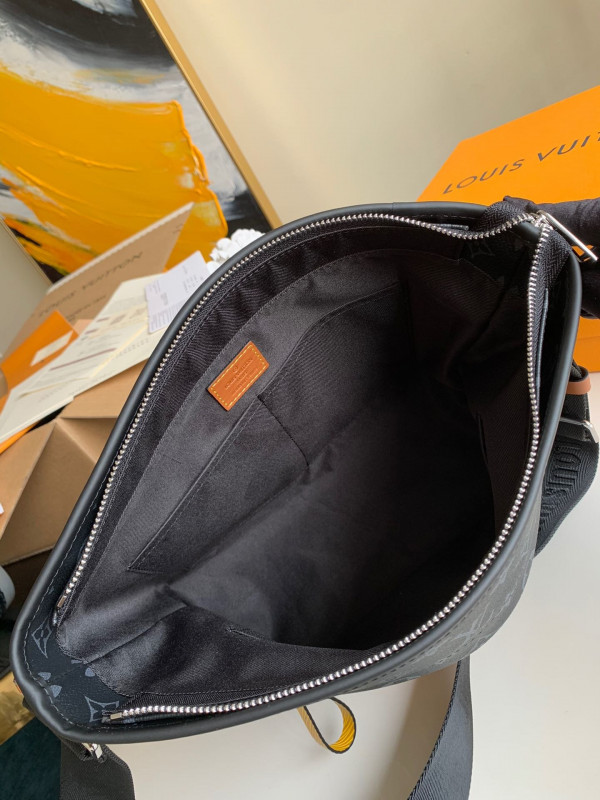 l**is V*t*n messenger bag