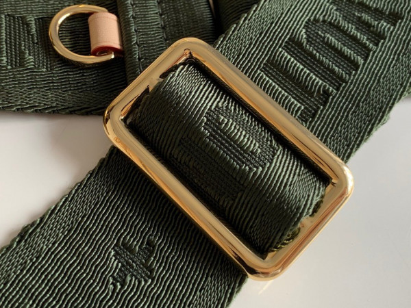 l**is V*t*n strap