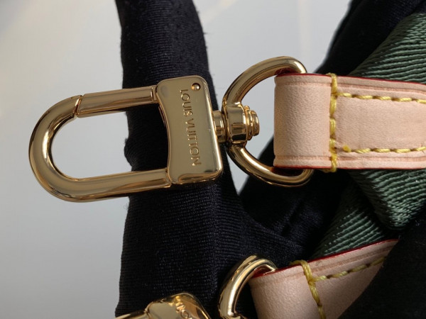 l**is V*t*n strap