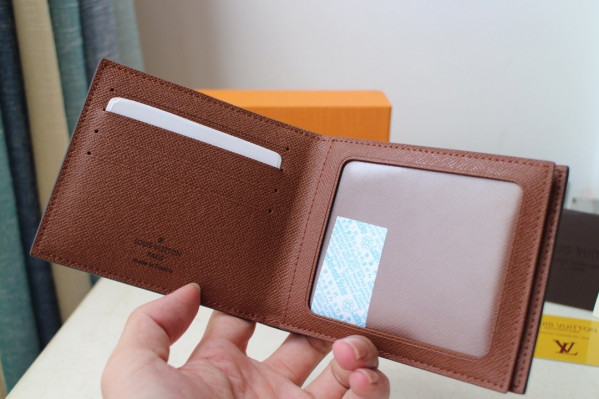 l**is V*t*n amerigo wallet