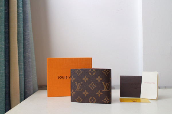 l**is V*t*n amerigo wallet