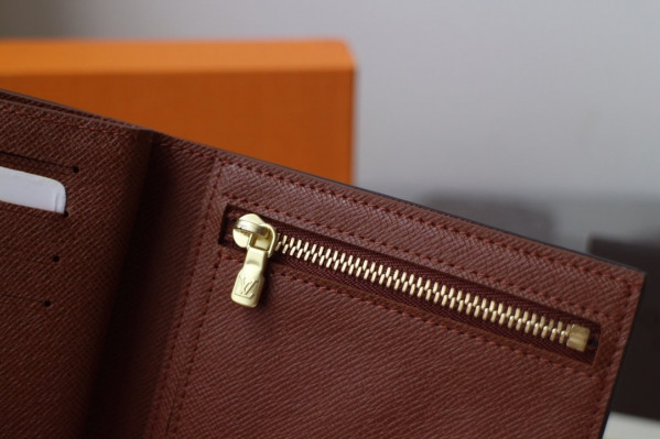 l**is V*t*n amerigo wallet