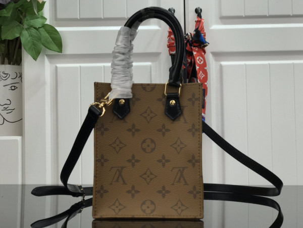 l**is V*t*n petit sac plat