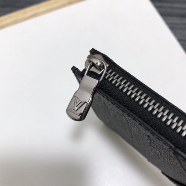l**is V*t*n coin card holder