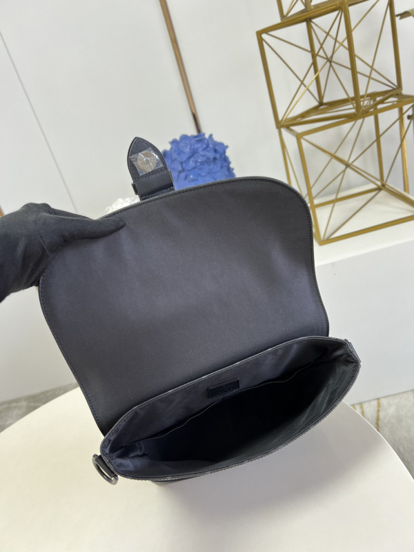 l**is V*t*n saumur messenger
