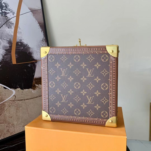 l**is V*t*n jewelry box