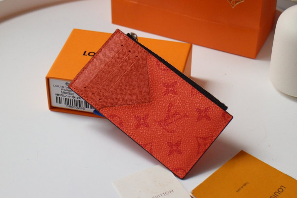 l**is V*t*n coin card holder