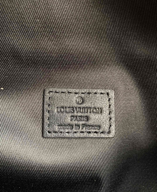 l**is V*t*n discovery bumbag