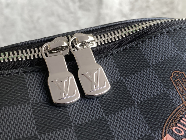 l**is V*t*n discovery backpack