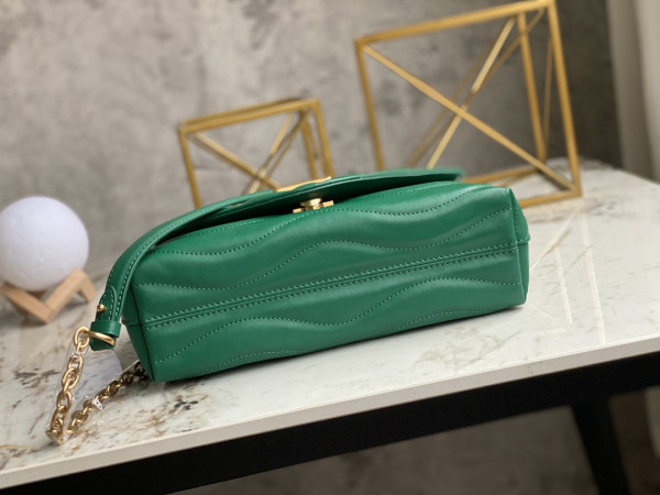 l**is V*t*n new wave chain bag
