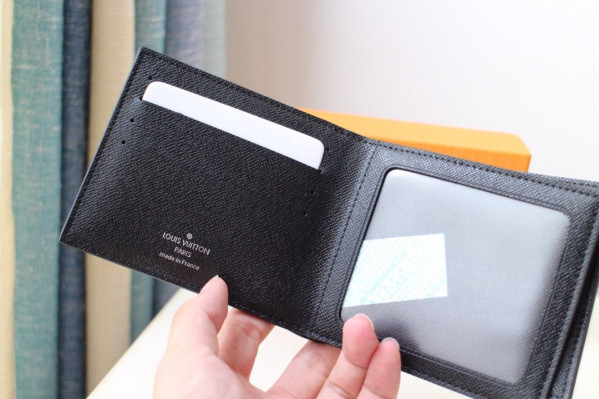 l**is V*t*n amerigo wallet