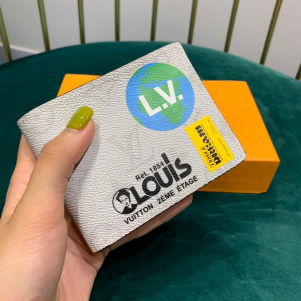 l**is V*t*n multiple wallet