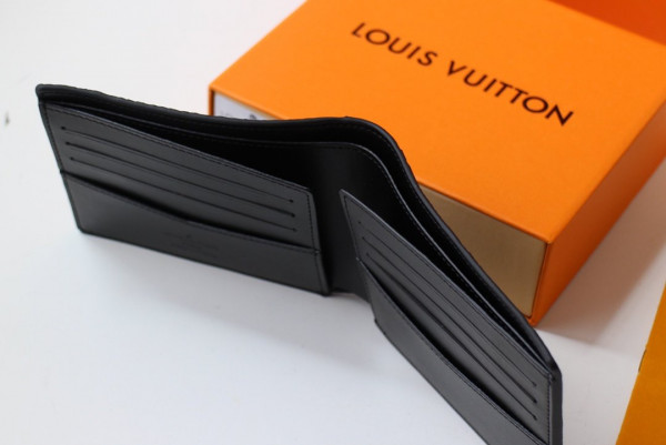 l**is V*t*n slender wallet