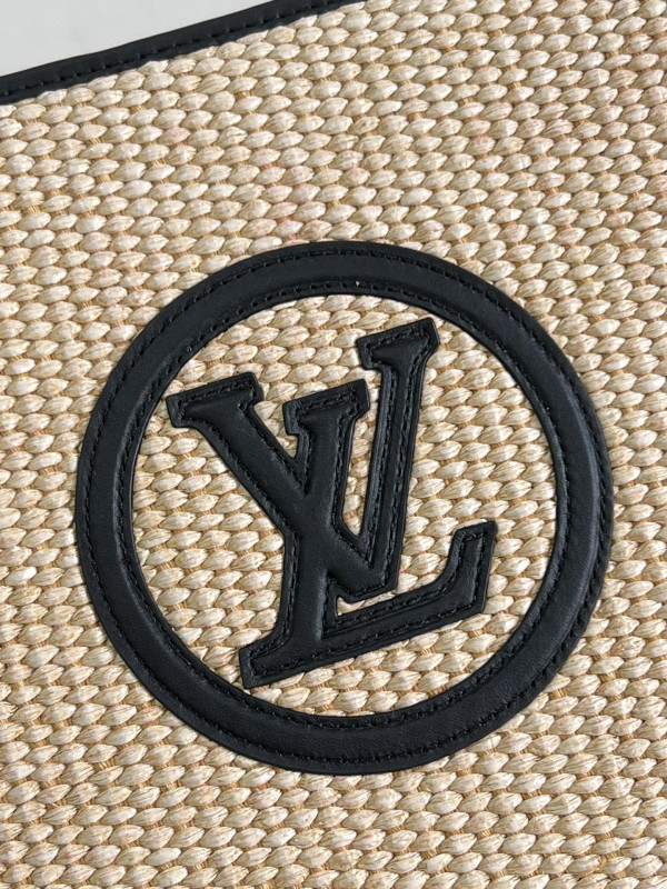 l**is V*t*n toiletry pouch on chain