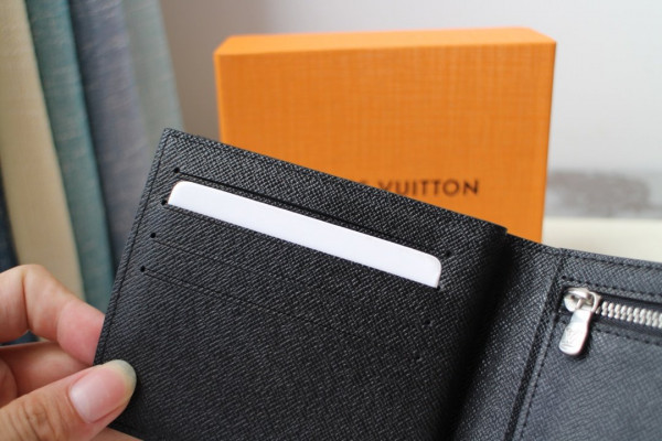 l**is V*t*n amerigo wallet