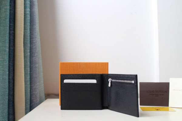 l**is V*t*n amerigo wallet