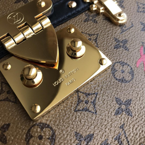 l**is V*t*n trunk clutch