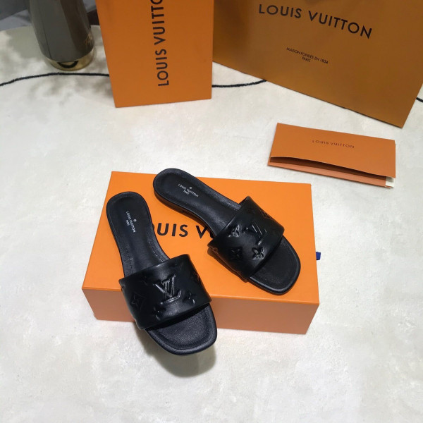 l**is V*t*n slippers