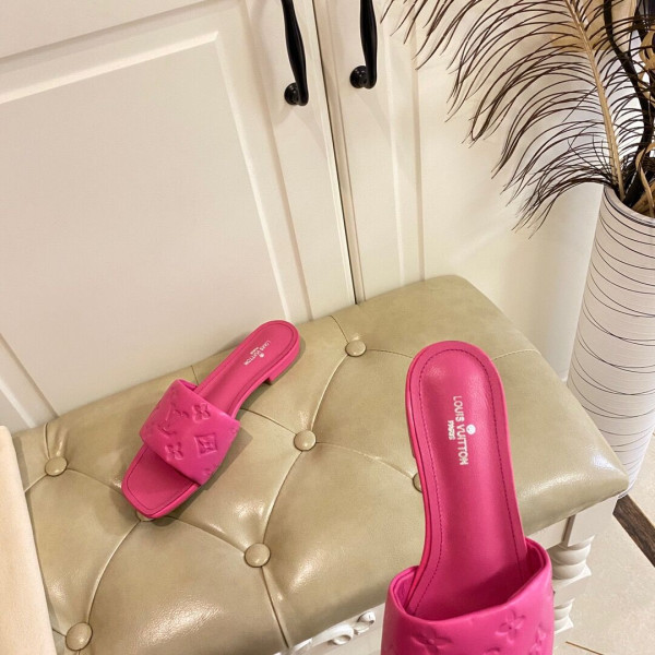 l**is V*t*n slippers