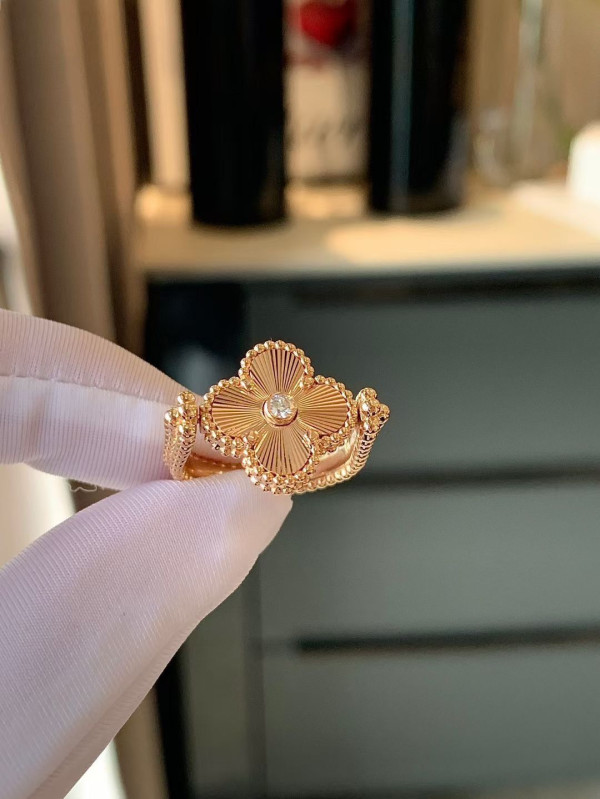 Van Cleef & Arpels Perlée Reversible Ring