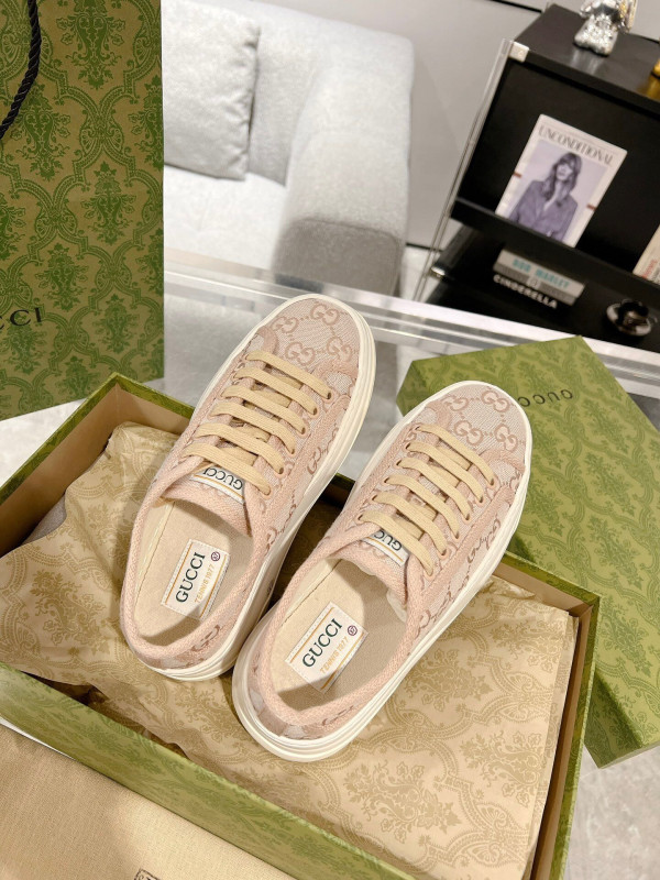 G*u*i sneaker
