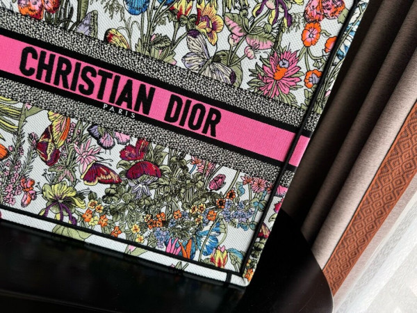 large D*or book tote