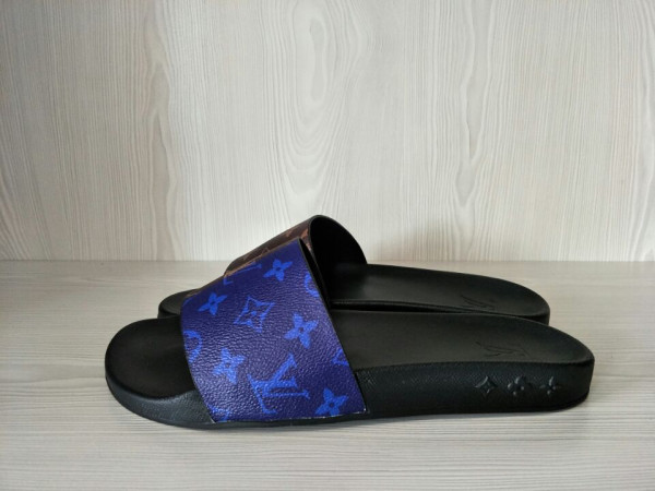 l**is V*t*n slippers