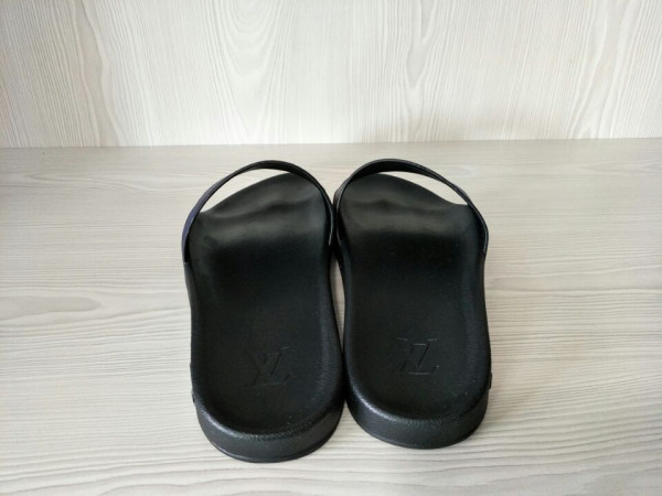 l**is V*t*n slippers