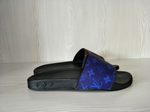 l**is V*t*n slippers
