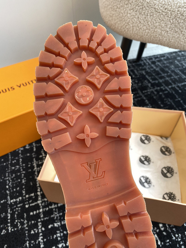 l**is V*t*n boots