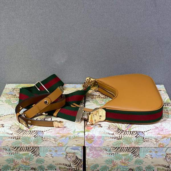 G*u*i attache small shoulder bag