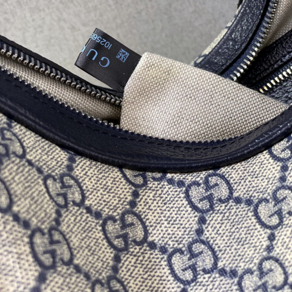 G*u*i attache large shoulder bag