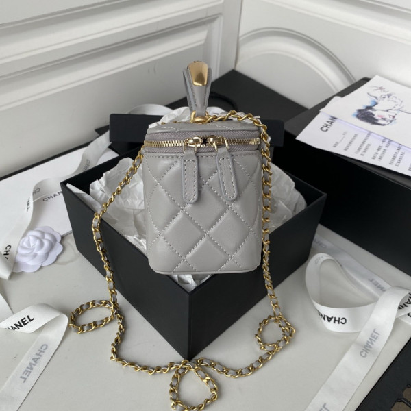 CL VANITY WITH CHAIN