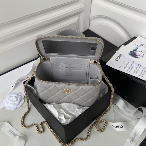 CL VANITY WITH CHAIN