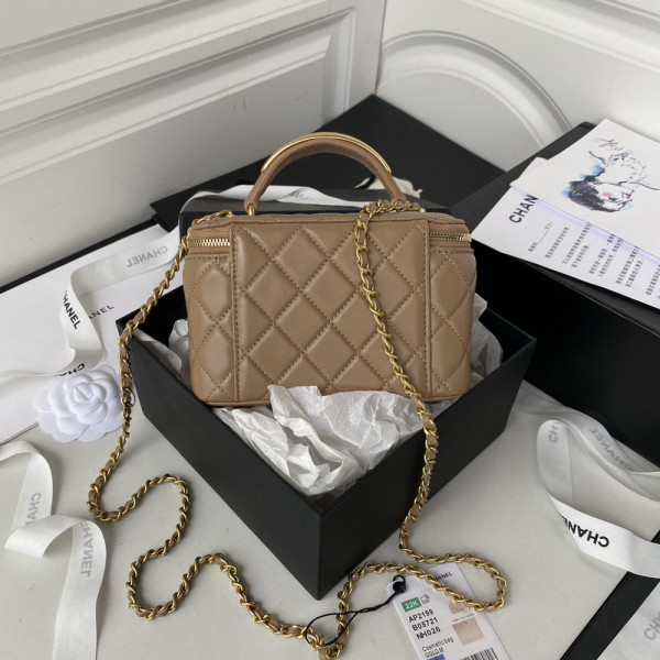 CL VANITY WITH CHAIN