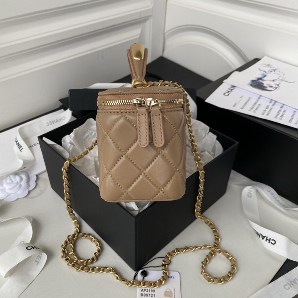 CL VANITY WITH CHAIN