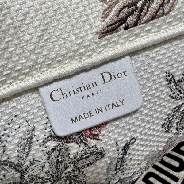large D*or book tote
