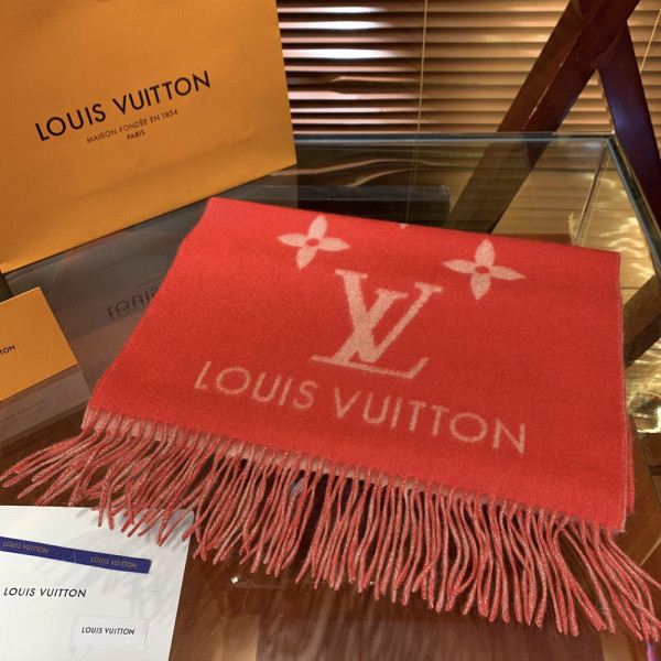 l**is V*t*n reykjavik scarf