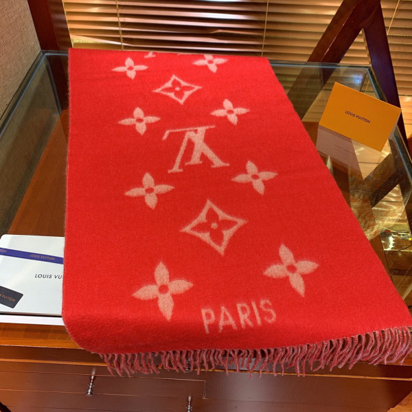 l**is V*t*n reykjavik scarf
