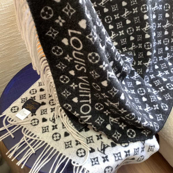 l**is V*t*n game on scarf