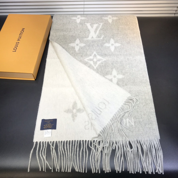 l**is V*t*n reykjavik scarf
