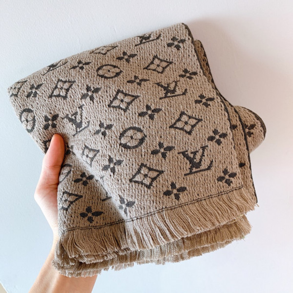 l**is V*t*n monogram classic scarf