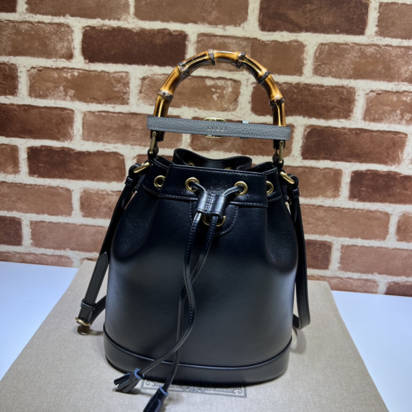 G*u*i diana small bucket bag