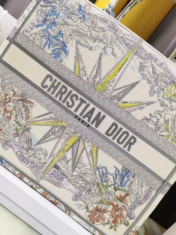 large D*or book tote