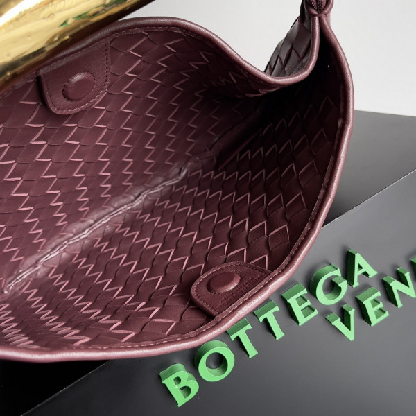 Bo*te*ga ve*ne*ta classic sardine top handle bag