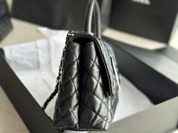 CL LARGE FLAP BAG WITH TOP HANDLE